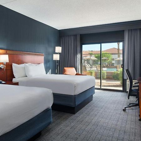 Courtyard By Marriott Phoenix Airport Exterior photo