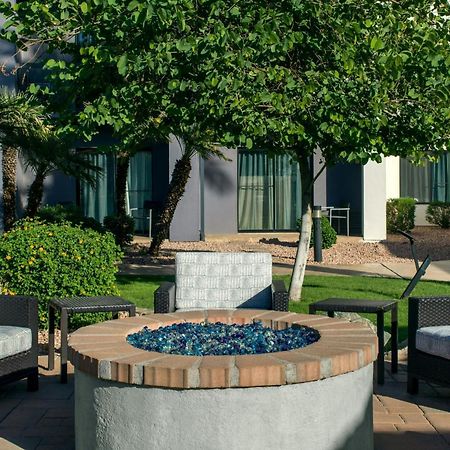 Courtyard By Marriott Phoenix Airport Exterior photo