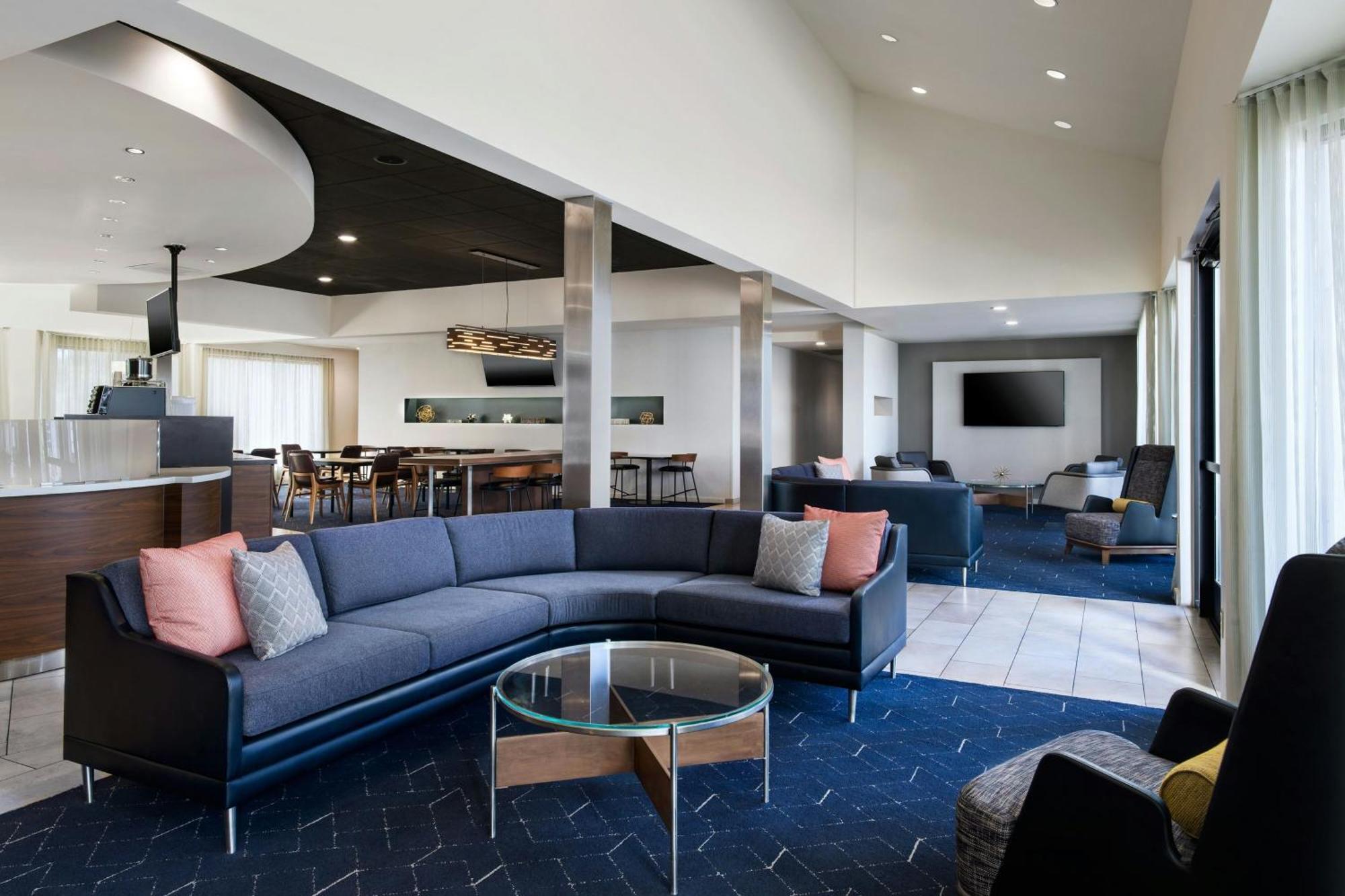 Courtyard By Marriott Phoenix Airport Exterior photo