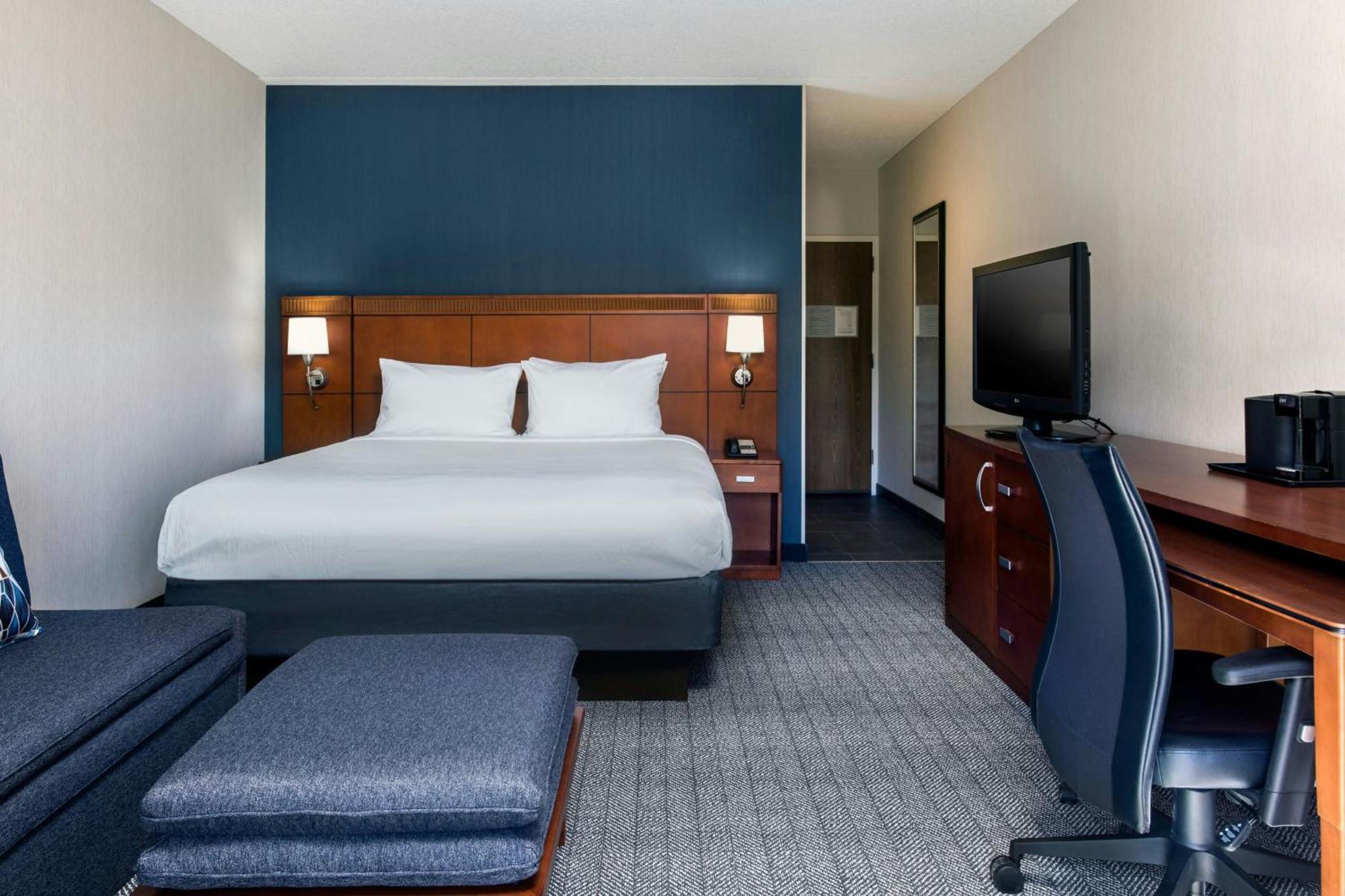 Courtyard By Marriott Phoenix Airport Exterior photo