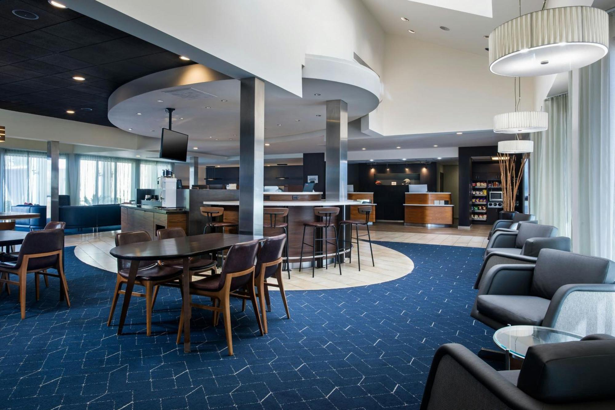 Courtyard By Marriott Phoenix Airport Exterior photo