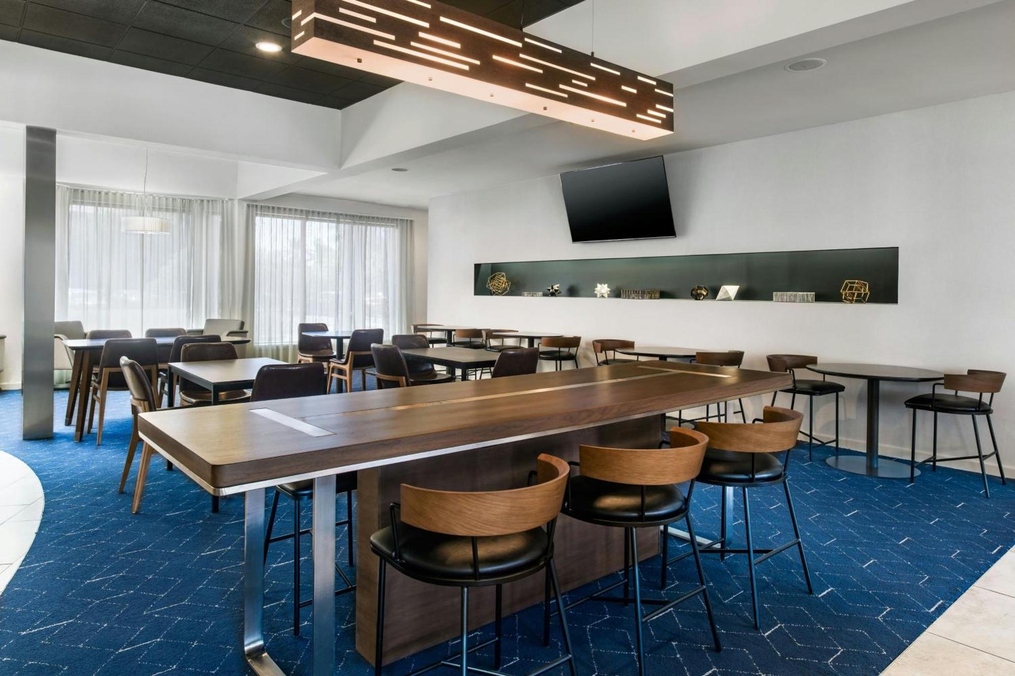Courtyard By Marriott Phoenix Airport Exterior photo