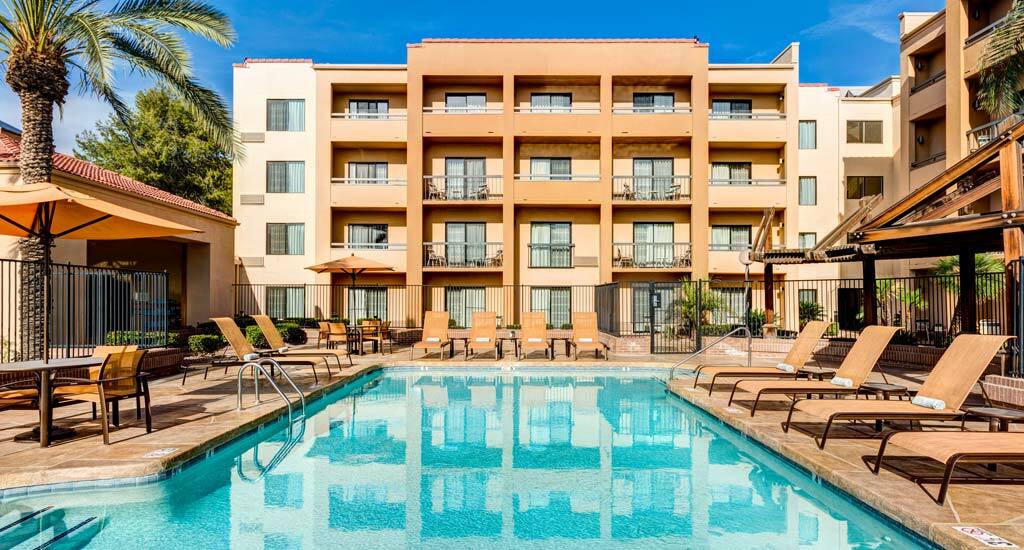Courtyard By Marriott Phoenix Airport Exterior photo
