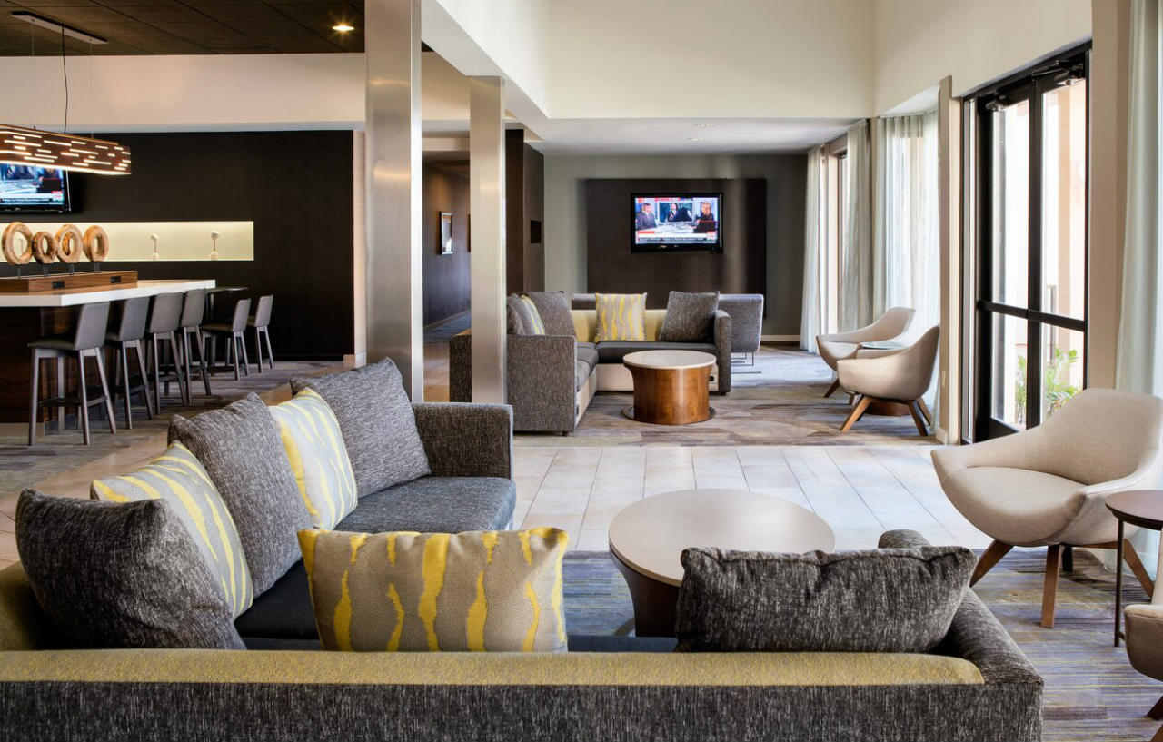 Courtyard By Marriott Phoenix Airport Exterior photo